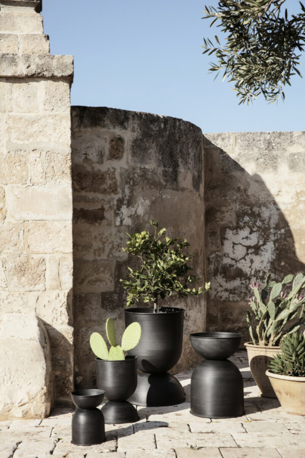 Hourglass pot (Ferm living)