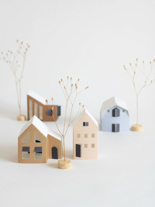 Tûs tiny paper houses (Jurianne Matter)