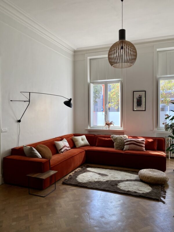 edge sofa, kussens marimekko, abstract tapijt ferm living huiszwaluw home thuis