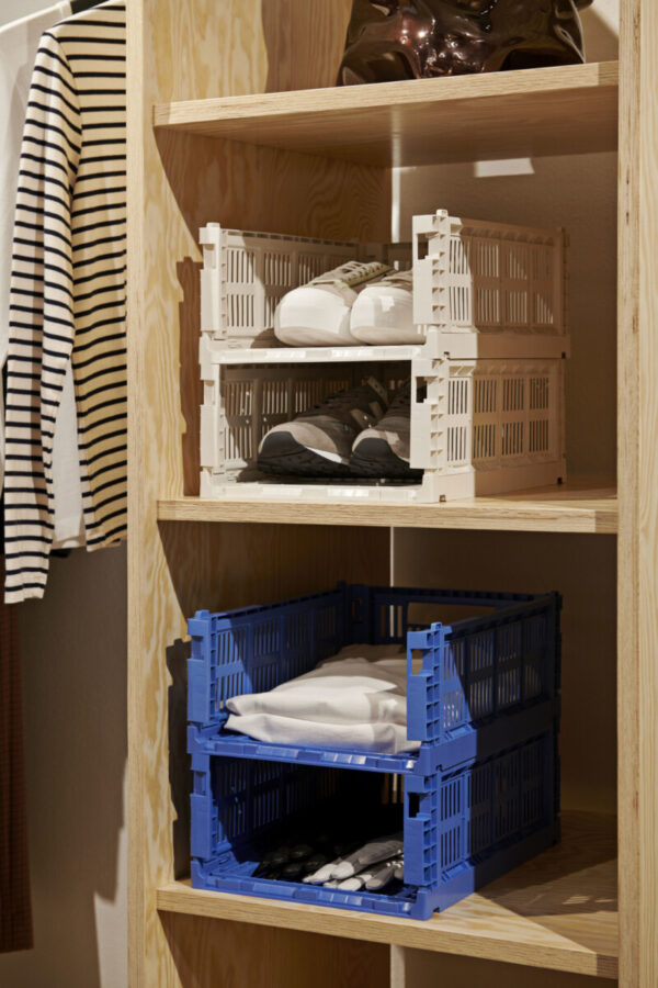 HAY Colour Crate M off white_HAY Colour Crate M electric blue (1)