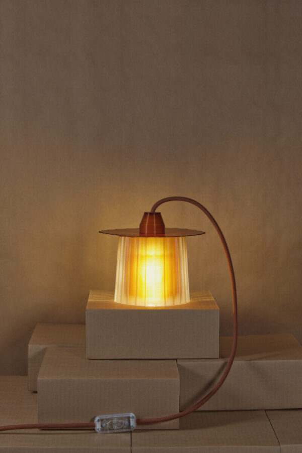 warren-laetitia-design-objets-impression-3D-printing-amanda-lampe-lamp-ambre-amber-2