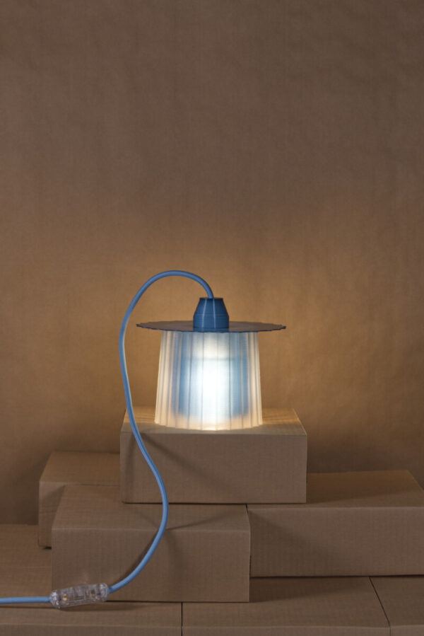 warren-laetitia-design-objets-impression-3D-printing-amanda-lampe-lamp-bleu-blue-2